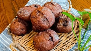 巧克力脆皮麵包 Crispy Chocolate Bread 巧克力豆裹在可可粉麵皮裡酥脆的外皮加上療癒的巧克力色在冷冷的冬天透出一絲暖意趕快動手做起吧巧克力脆皮麵包甜麵包 [upl. by Aynuat]