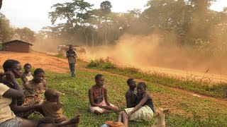 Cameroun  la mort à petit feu des pygmées Baka victimes de la déforestation [upl. by Herrle179]