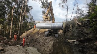 Instalación de Tubo Metálico Corrugado  TMC en alcantarilla excavadora ingenieria gbingenieros [upl. by Azirb]