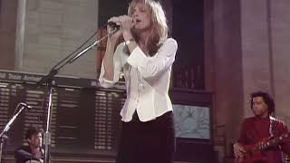 Carly Simon  Nobody Does It Better [upl. by Mala205]