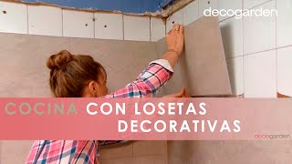 REVESTIR la PARED de la COCINA con losetas decorativas 🔨 ¡Sin OBRAS 👩‍🔧 Decogarden [upl. by Akitahs]