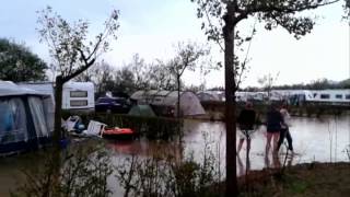 Noodweer op de camping deel 2 I Was ik maar thuis gebleven [upl. by Acnaiv]