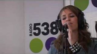 Esmee Denters  Outta Here  Live bij Evers Staat Op [upl. by Voccola]