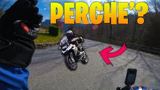 VA CONTROMANO IN MOTO MA PERCHE [upl. by Eevets135]