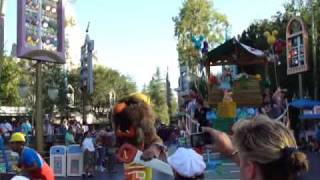 Disneylands 2010 VoluntEARS Parade wMuppets [upl. by Papageno693]