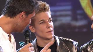 Showmatch 2012  Dos Alexander Caniggia en la pista de Showmatch [upl. by Naerol437]