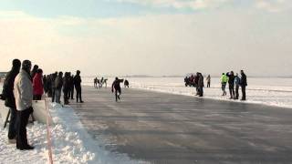 Marathon schaatsen op natuurijs op Schildmeer 29122010 deel 2 [upl. by Yllib]