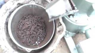 🔴 How to Make Pellets with a Small Wood Pellets Machine from Home [upl. by Ylaek]