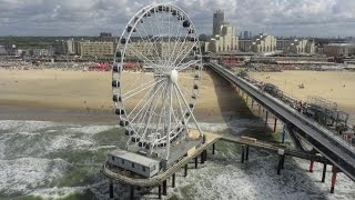 Reuzenrad de gondels werden schoongemaakt scheveningen 2182016 [upl. by Ahsimik]