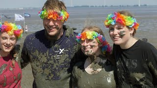 Sliksleeën tijdens de Pinksterfeesten in Delfzijl 2024 [upl. by Atreb]