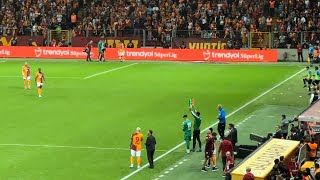 MUSLERA’ya oyundan çıkarken tribünden büyük destek GalatasarayKasımpaşa [upl. by Lizette]