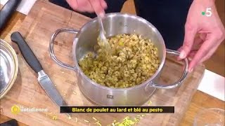 Coup dfood  Blanc de poulet au lard et blé au pesto [upl. by Cerracchio]