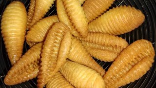 ঝিনুক পিঠা রেসিপি  চিরুনি পিঠা  শংখ পিঠা  Jhinuk Pitha Recipe  Bangladeshi Jhinuk Pitha [upl. by Hallagan]