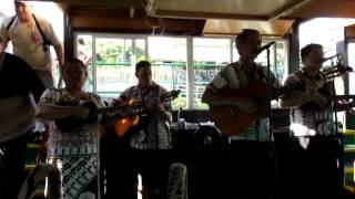 「月の夜は」 ワイルア川船上の演奏 quotSophsticated HulaquotWailua River Cruise Hawaii [upl. by Germain]