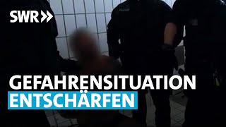 Umgang mit aggressiven und bewaffneten Tätern 4  Nachtstreife  PolizeiDokuserie [upl. by Aitital931]