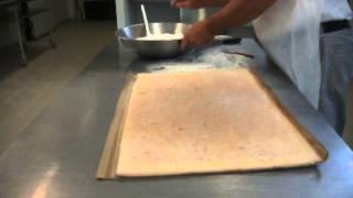 empfehlenswert Comment faire une roulade  How to make a jelly roll 2014 [upl. by Burgess]