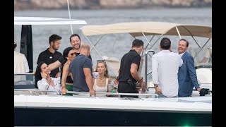 Luxusurlaub auf Jeff Bezos Yacht Ein Treffen der größten Hollywood Stars auf einem Luxusliner [upl. by Eanahs]