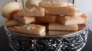 الفينوسيي باللوز حلويات بريستيج Financier aux amandes facile à réaliser [upl. by Myrlene983]