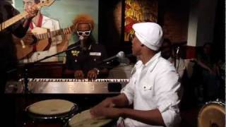 Unforgettable Live Performance Pedrito Martinez Group  La Luna  La Luna Live New Yorkmp4 [upl. by Vashtee]