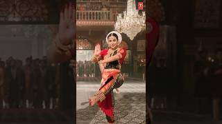 Vidya Balans Iconic Dance on Ami Je Tomar 30😍  Bhool Bhulaiyaa 3  Shreya Ghoshal [upl. by Gmur]