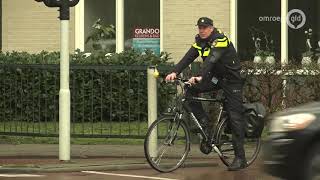 Meer Gelderse politie op de fiets naar het werk [upl. by Anirehtac798]