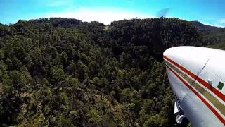 CESSNA 206 ATERRIZANDO EN PISTA DE LA SIERRA DE DGO A 8000FT DE ALLTITUD C206 [upl. by Itnava]