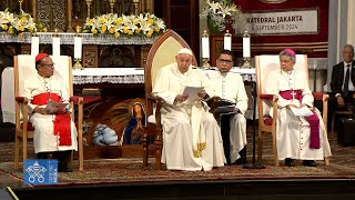 Discurso del Papa Francisco ante los obispos de Indonesia junto al clero local y catequistas [upl. by Etnovahs]