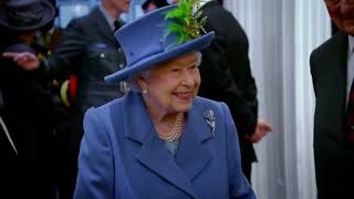 Koning Charles eerste kersttoespraak vanuit St Georges Chapel waar koningin Elizabeth begraven ligt [upl. by Dreyer526]