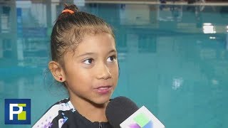 La niña sirena Casi no puede mover sus extremidades pero en la piscina es la reina [upl. by Aitnecserc363]