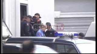 Report TV  Dalja e Shullazit nga Drejtoria e Policisë drejt Gjykatës së Krimeve të Rënda [upl. by Ainocal540]