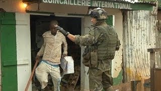 Centrafrique scènes de pillage et de lynchage à Bangui  1012 [upl. by Geminian]