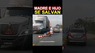 Madre e Hijo Milagro en la Pista [upl. by Eeimaj]