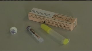 Community trained on how to use narcan [upl. by Acirret]