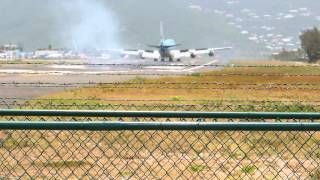 Landing 747 KLM St Maarten [upl. by Heyer]