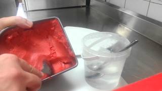 Faire des quenelles de glace  boule de sorbet [upl. by Llednahs]