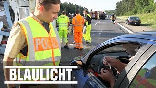 Rettungsgasse blockiert  Gaffer kriegen Anzeige von Polizei [upl. by Angadresma]