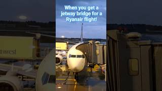 When you get a jetway bridge for a Ryanair Flight  ryanair billund [upl. by Carilyn105]