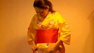 How to wear a yukata Thukuriobi [upl. by Elac]