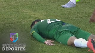 Zenteno le pone el pecho a la bala y evita el gol de Chile [upl. by Reibaj344]