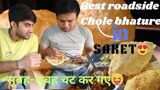 Best Roadside chole bhature in saket  Breakfast with friends🤤  saket best food vlog  Explore food [upl. by Galer]