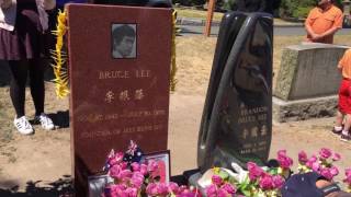 Bruce Lees grave site Jul 20th 2017 Seattle WA [upl. by Lehctim259]