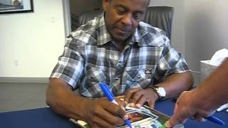 Tony Dorsett Signs autographs for The SI KING 81812 [upl. by Oivaf]