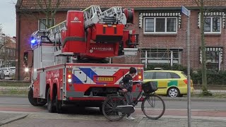 Bijna aanrijding met fietser Brandweer en politie met spoed naar een brand in Zwijndrecht [upl. by Gilges]