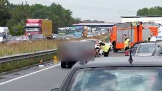 Autobahn1 Problematische Einsatzfahrt der Feuerwehr  Rettungsgasse  autobahnnothelfer 180810 [upl. by Angelique420]