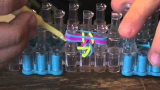 How to make a Fishtail bracelet Rainbow LoomCrazy Loom [upl. by Rennerb]