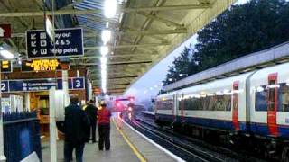 70013 OLIVER CROMWELL GOING THROUGH BASINGSTOKE LIKE THE CLAPPERS 6809 [upl. by Nayrda]