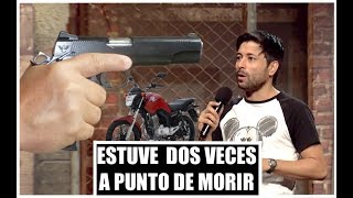 🇨🇴 ESTUVE DOS VECES A PUNTO DE MORIR 🔫 Comediantes Colombia MONÓLOGOS SIN PROPINA Adrián Parada [upl. by Pascale]