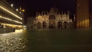 Maltempo alta marea eccezionale a Venezia suonano le sirene nella città lagunare [upl. by Nos978]