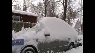 SnoBrum Clearing 14 Inches Of Snow Off Vehicle Easily [upl. by Burl]