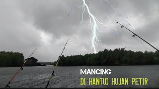 Badai Tibaquot Datang Ketika Sesampai Spot Mancing Di Muara Sungai Kalimantan [upl. by Eceinal]